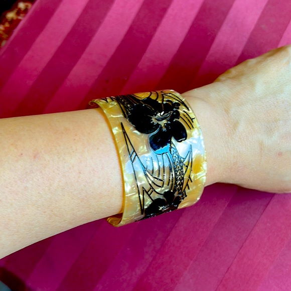 Handpainted CUFF BRACELET with black floral plumeria motif raised unique - Picture 1 of 13